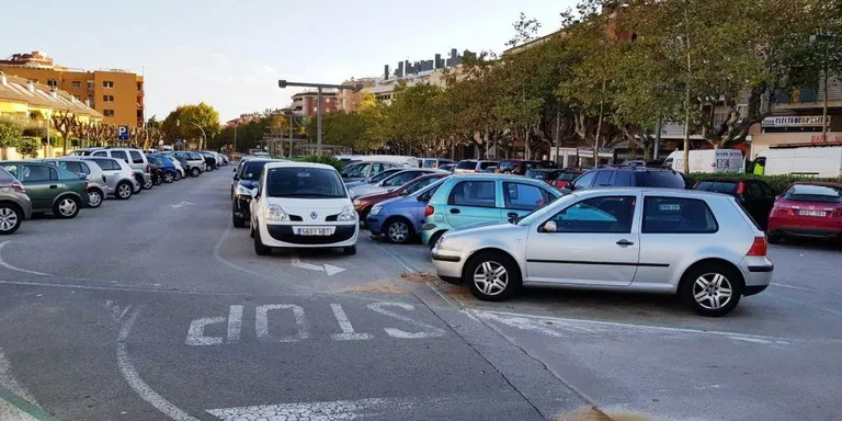 La reordenació de la Riera no ha modificat el nombre de places d'aparcament de la zona blava