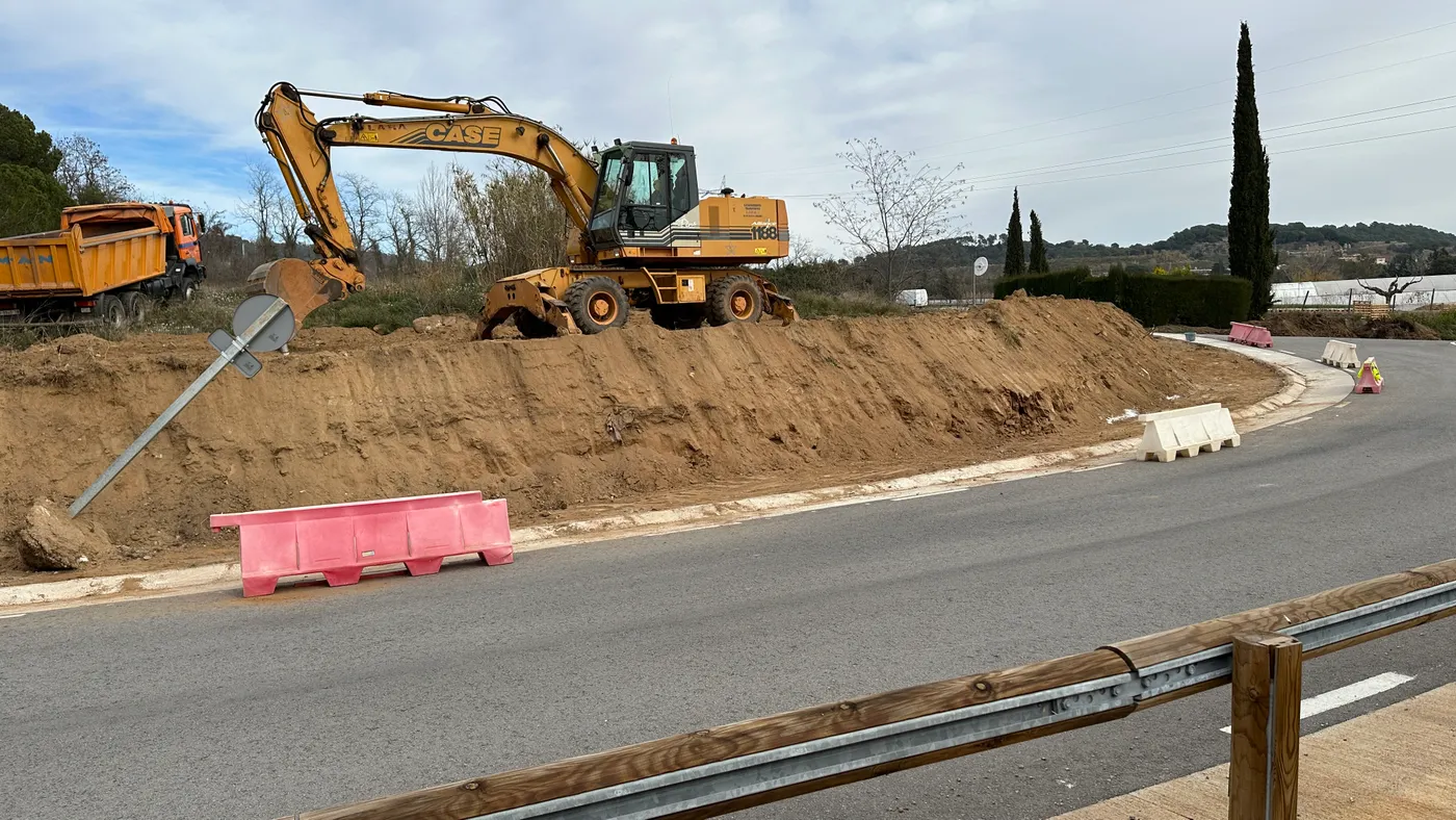 Comença la construcció d’un vial segregat per facilitar l’accés entre Els Saulons i el camí del Foment
