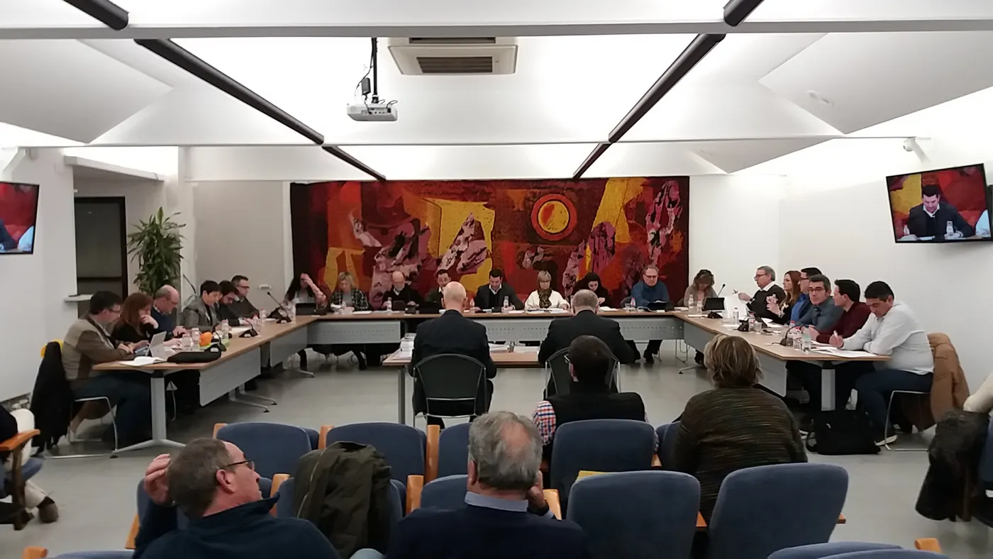 El ple de Pineda aprova una moció en defensa dels drets de les dones