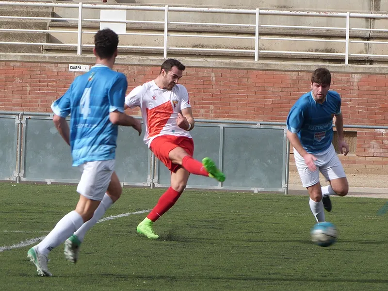 Òscar Uroz va aconseguir el gol de la victòria del Rubí a Esplugues