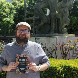 Eduardo Bazo nos presenta en COPE Utrera (98.1FM) su nuevo libro: «Hongos» - episode art