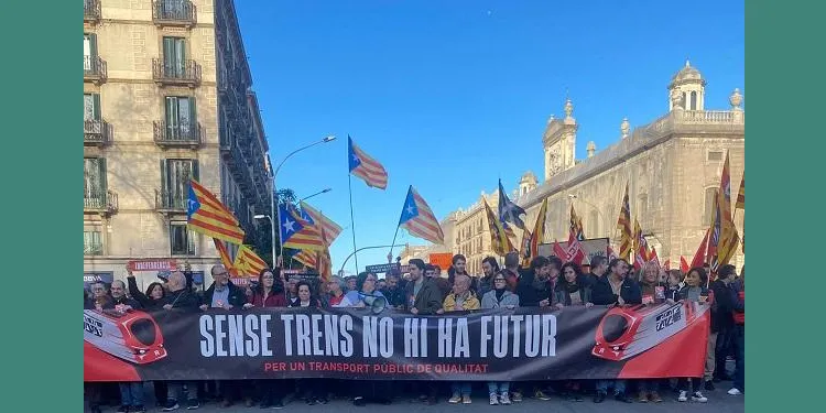 Milers de persones reclamen millores urgents en la xarxa ferroviària en la protesta a Barcelona
