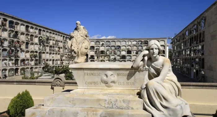El cementiri de sinera espera la visita de molta gent aquests dies