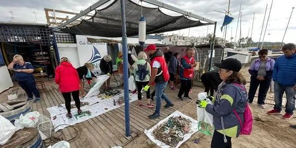 Gairebé seixanta persones participen en la segona jornada de 'Creixell sense escombralesa'