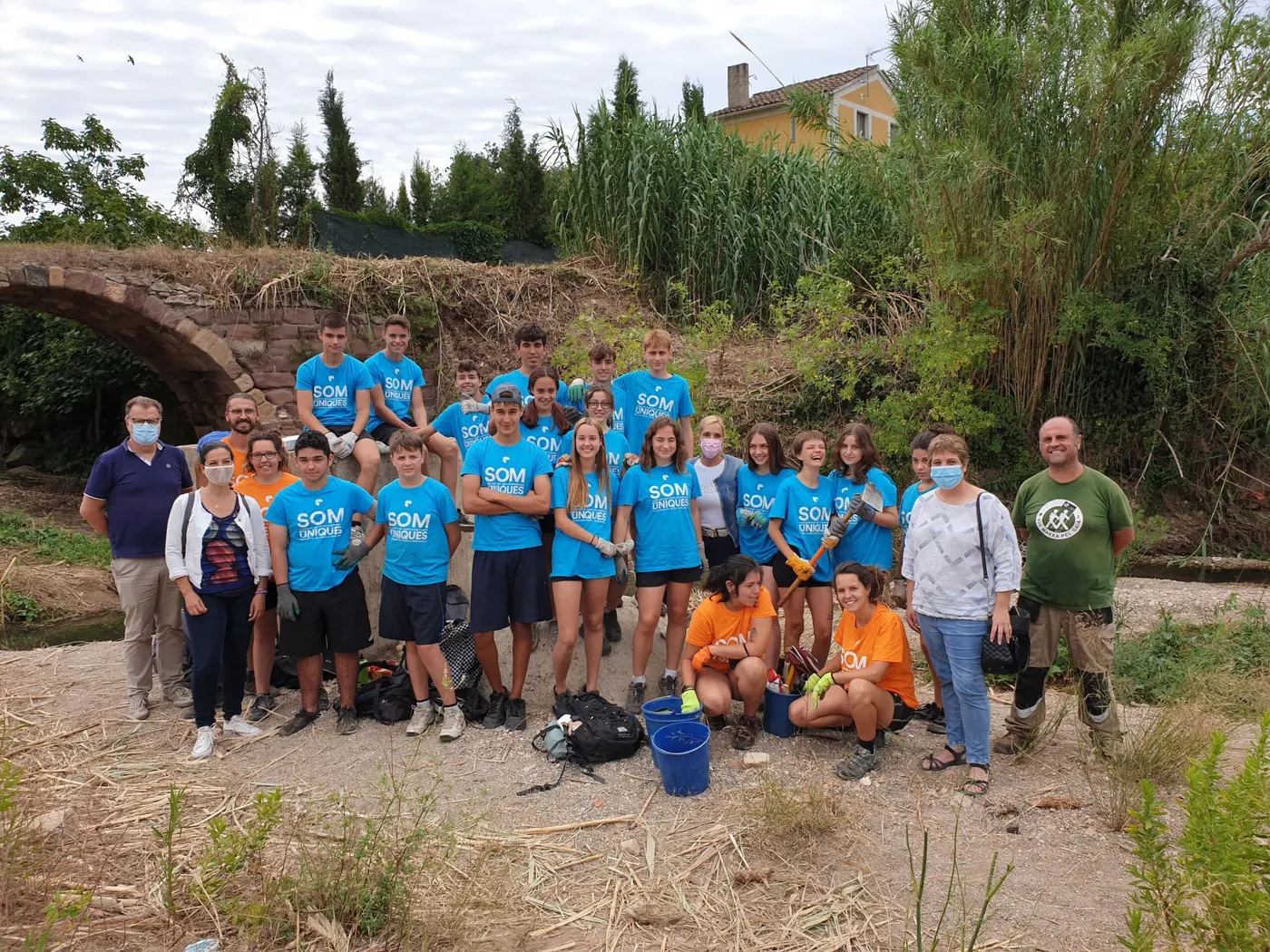 Diverses autoritats visiten el camp de treball de Joventut als Torrents