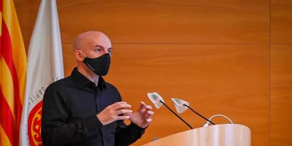 El físic Àlex Arenas reclama una estratègia sostenible i a llarg termini per poder contenir la pandèmia.