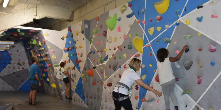 Obertes les inscripcions per participar en el curs d’iniciació a l’escalada