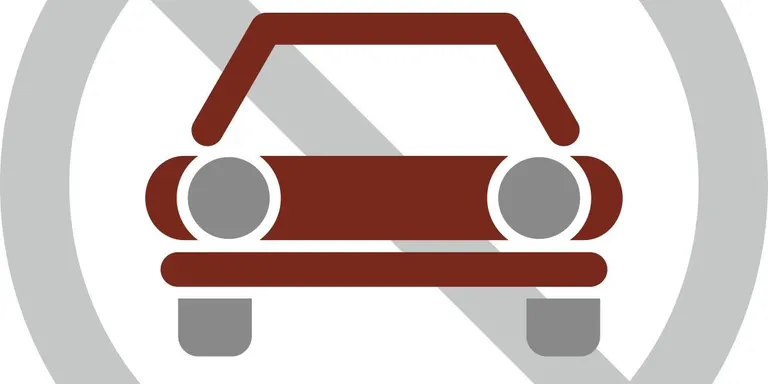 Tallen l'accés a la plaça del Camp per la carretera de Torà amb motiu de les obres de la vorera i el pas elevat