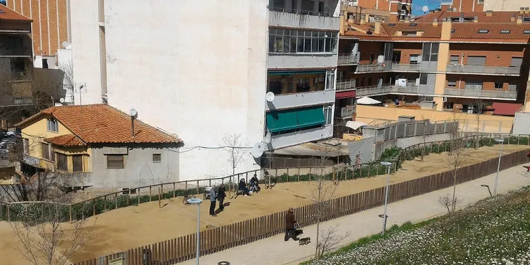 L'Ajuntament tanca el pipicà del Parc de la Serreta per les queixes dels veïns
