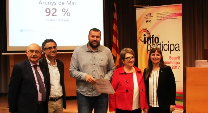 El guardó es va entregar ahir en un acte al rectorat de la Universitat ( Foto: Ajuntament d'Arenys