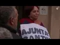 Els veïns de Sant Muç protesten a la porta del ple de febrer