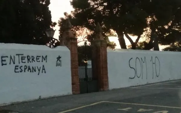 Apareixen unes pintades reivindicant l'1 d'octubre en diferents espais de la via pública a Altafulla