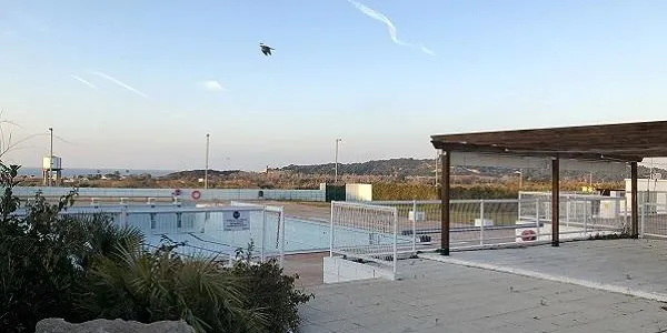 L’Ajuntament d’Altafulla estudia els problemes de filtracions a la Piscina Municipal