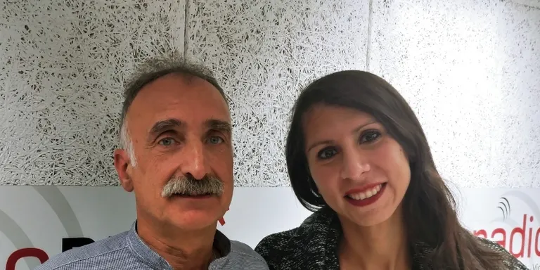 Pere Bel, estudiós de la història de Rubí, sobre l'Àgora Romana de la plaça del Doctor Guardiet