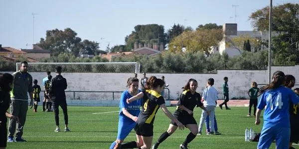El Femení deixa escapar un 2 a 0 i acaba golejat davant l’Atlètic Bellvei (3-7)