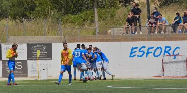 La Riera i el Torredembarra celebren el derbi de Tercera amb una festa de gols (3-3)