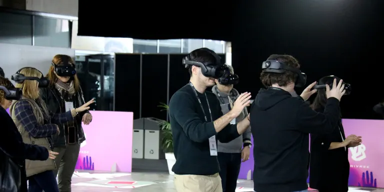 Hologrames interactius, vitrines futuristes i macro instal·lacions immersives: l’aportació d’empreses catalanes a l’ISE