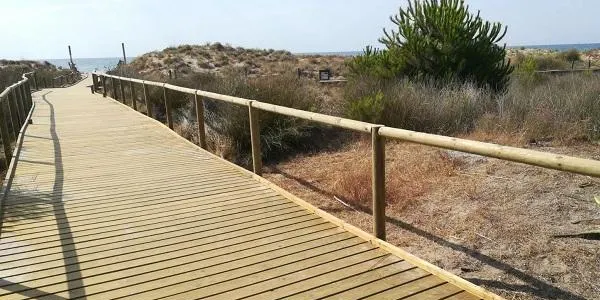 L’Ajuntament de Torredembarra millora una de les passeres de fusta dels Muntanyans