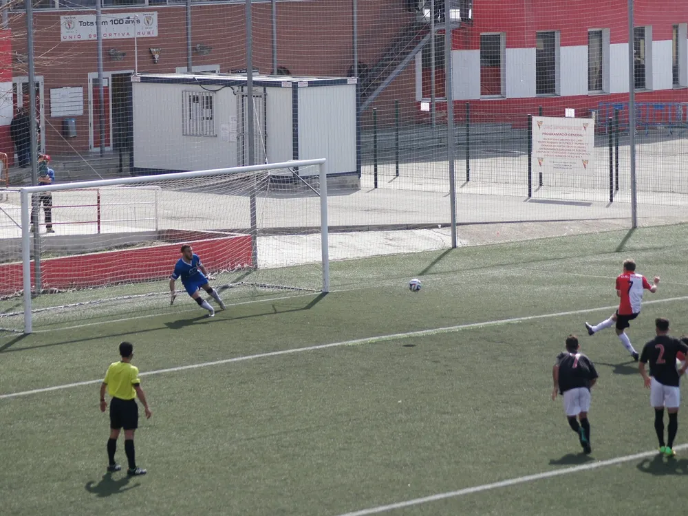 El penal desaprofitat per Ferran Vila ha acabat de sentenciar el duel a Can Rosés