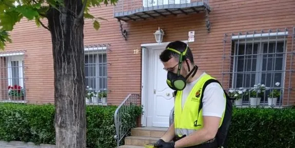 Comencen els treballs per combatre plagues en espais verds de Pineda