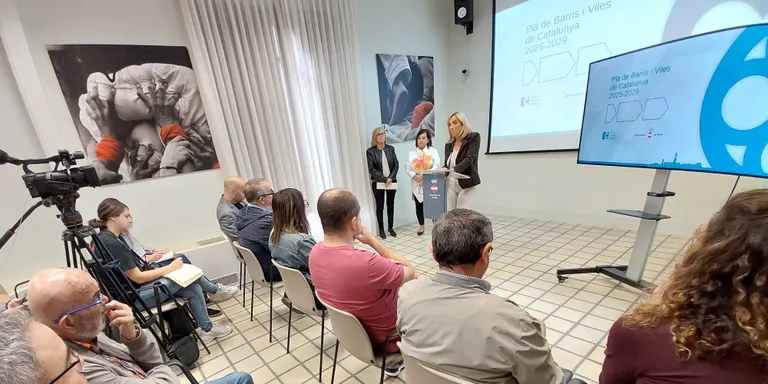 Valls presenta un projecte ambiciós al Pla de Barris