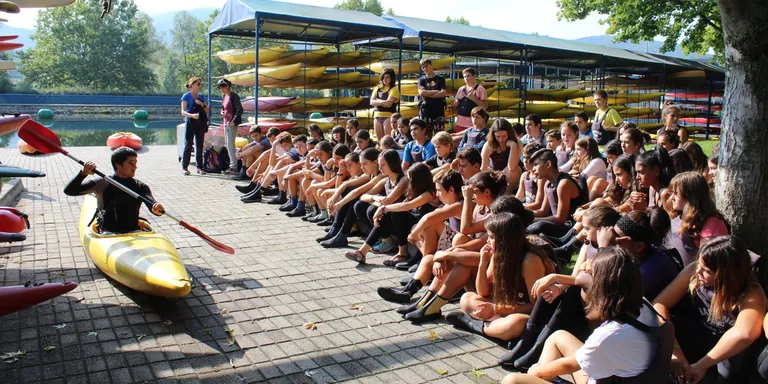 Més de 500 alumnes de la Seu i l'Urgellet s'inicien en el piragüisme al Parc del Segre