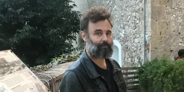 Entrevista a Adrià Goula a la clausura de la seva exposició “CEL·LA NÒMADA”