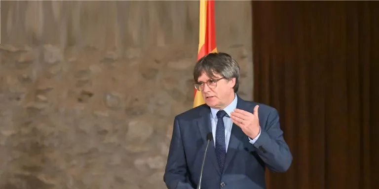 Puigdemont defensa el “deure” de buscar solucions “pel país, la llengua i la seva gent” i no “cap sortida personal”