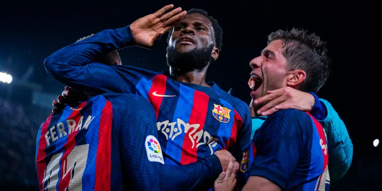 El Barça marca a l'afegit i s'emporta el clàssic (2-1)