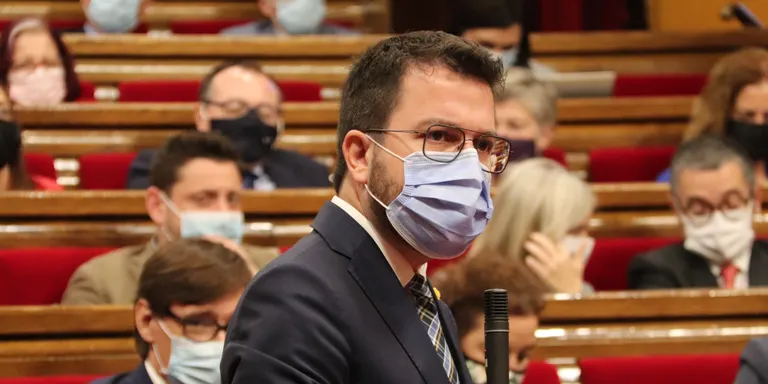 Aragonès torna a apel·lar a la CUP per aprovar els pressupostos i Sabater critica que ERC negociï els comptes de l'Estat