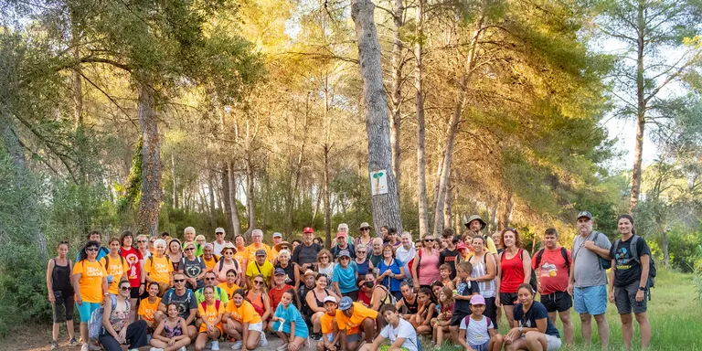 Més de vuitanta persones participen de la caminada nocturna pel litoral tarragoní