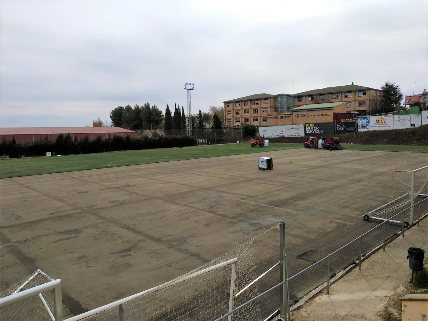 Dilluns començaran les obres de col·locació de la gespa al camp de futbol