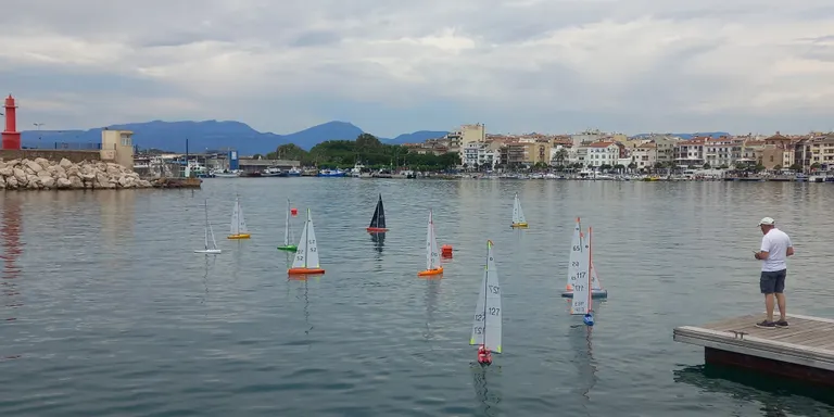 El Club Nàutic Cambrils celebra la 2a regata IOM Cambrils