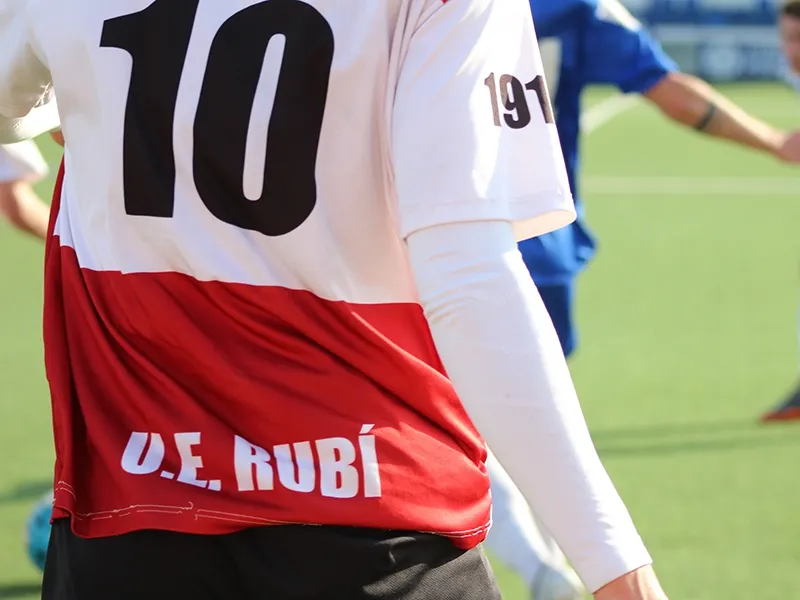 Toca jugar a nivell del número d'aquesta samarreta que es defensarà a Sant Cugat / Arxiu