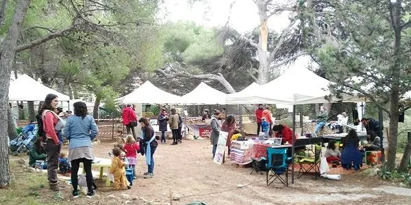 La I Jornada Local d’Educació reflexiona sobre un model educatiu lliure, respectuós, i vivencial