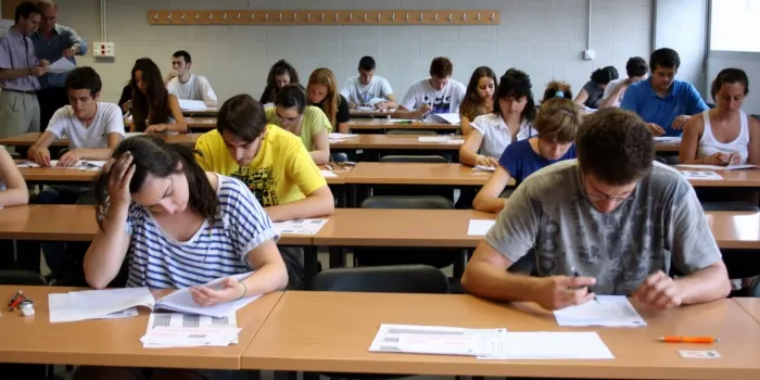 Els alumnes arenyencs no troben difícil l'examen de català i castella de les PAU
