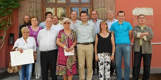 Lliurats els diplomes i certificats del curs de guiatge turístic de la gent gran