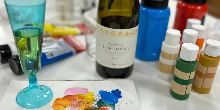 COPE Utrera se sumerge en ‘Los pinceles de Baco’, una experiencia en la que unir el arte y el vino