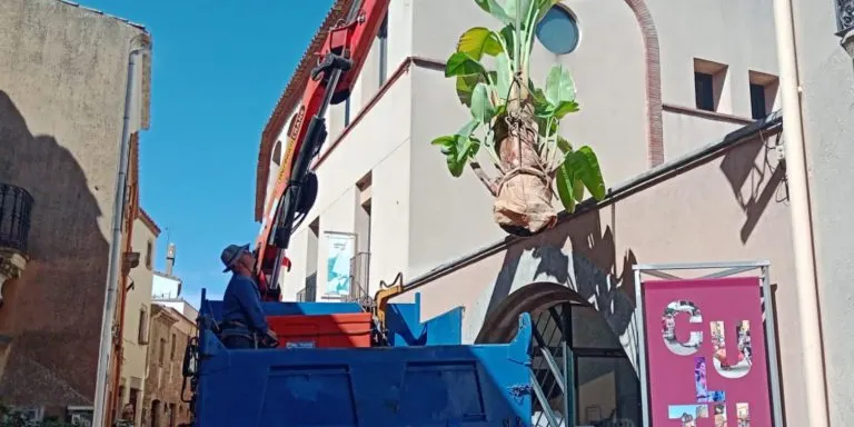 La brigada municipal de Begur reforça el manteniment de carrers, zones verdes i equipaments