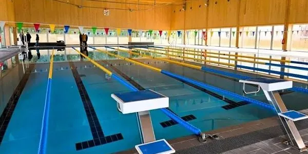 Torredembarra estrena la nova piscina coberta amb l’obertura de portes al públic general