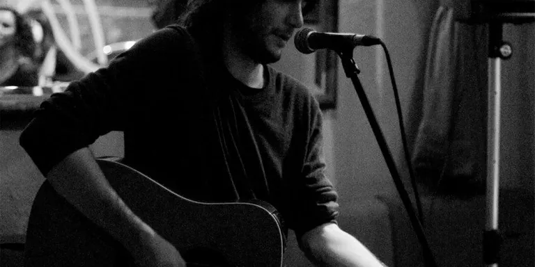 Joan Masdéu, en concert al Pub FM de la Seu
