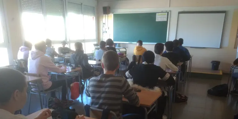 Els alumnes de 4rt d'ESO fan les proves de competències