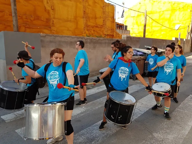Uns 200 rubinencs segueixen la Tabalada de Festa Major