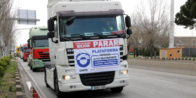 Els transportistes anuncien una nova aturada "indefinida" a tot l'Estat a partir del 14 de novembre