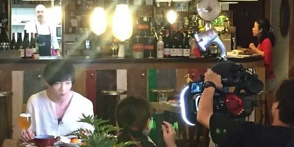 Una televisió japonesa grava un documental sobre gastronomia catalana al restaurant Lola Bistro d’Altafulla
