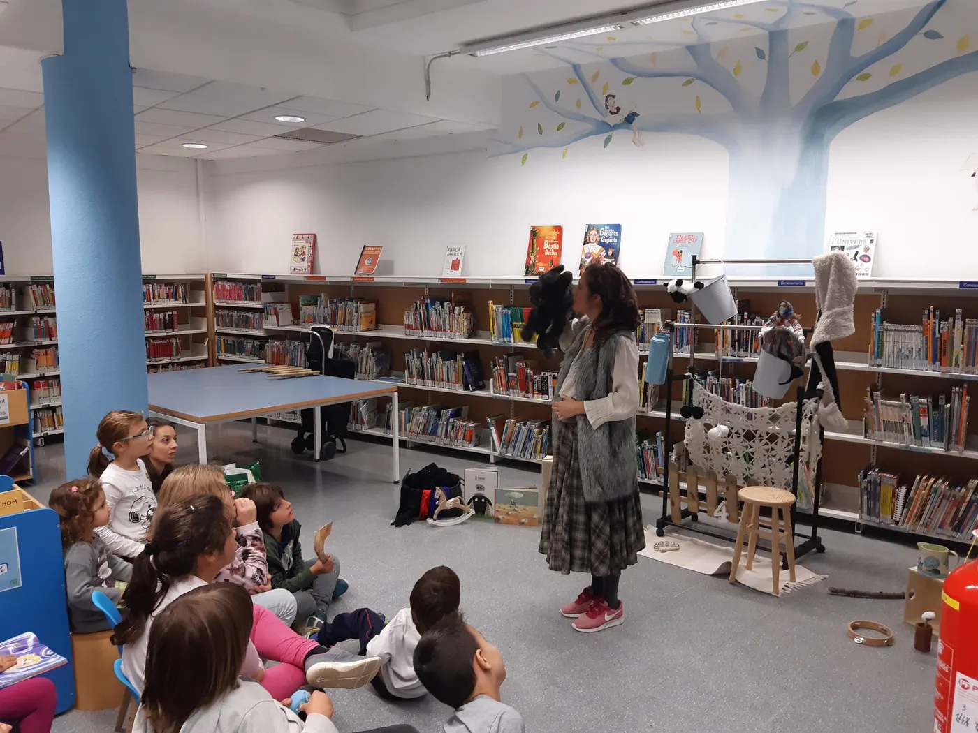 La Biblioteca de Cambrils prepara una nova activitat per implicar més les famílies a les sessions de contes