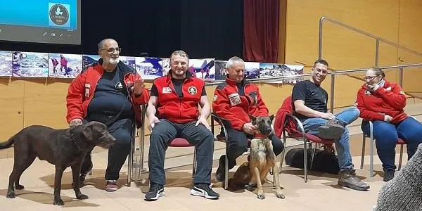 Creixell homenatja l'ONG local K9 per la tasca humanitària a Turquia i Síria
