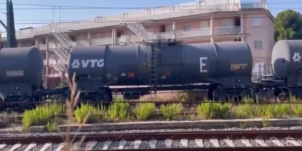 Un tren de mercaderies aturat a l’estació d’Altafulla genera neguit entre el veïnat