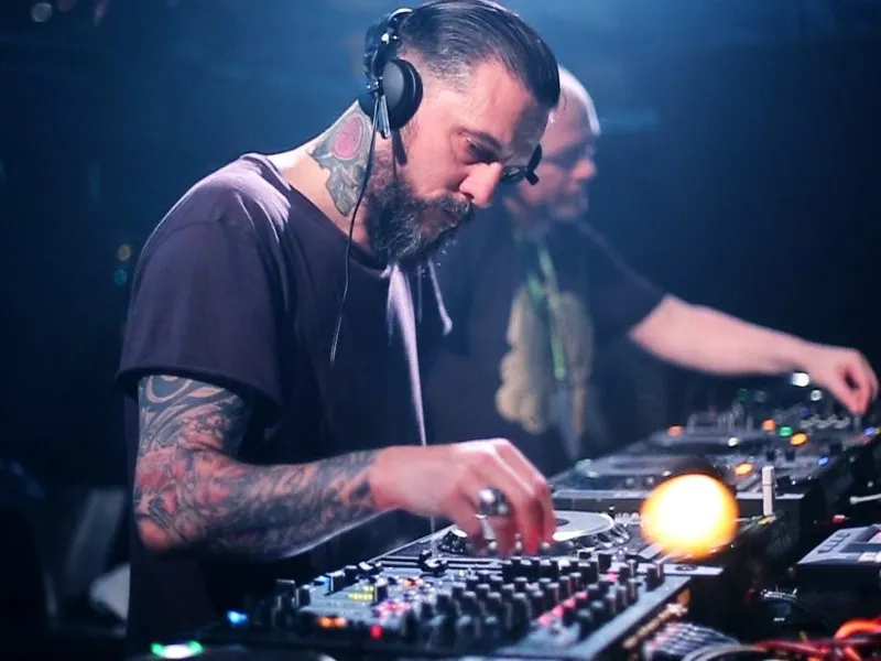 PULSAR RADIO - 20 - Joon Davies + Oscar Mulero