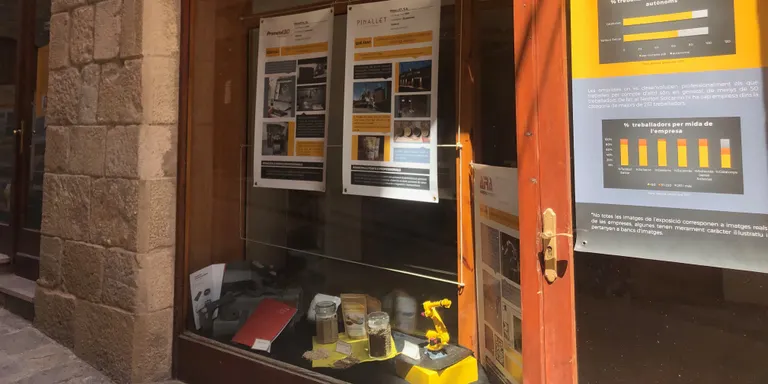 4 locals buits del nucli antic busquen atraure possibles llogaters amb la campanya "Aparadors vius"